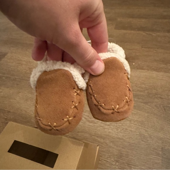 Bearpaw Real Leather Baby Slippers Size 0-6 Months - Picture 7 of 7
